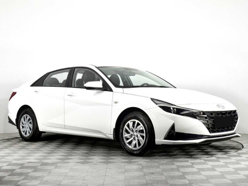 Hyundai Elantra 2021 года с пробегом. Фото: #2