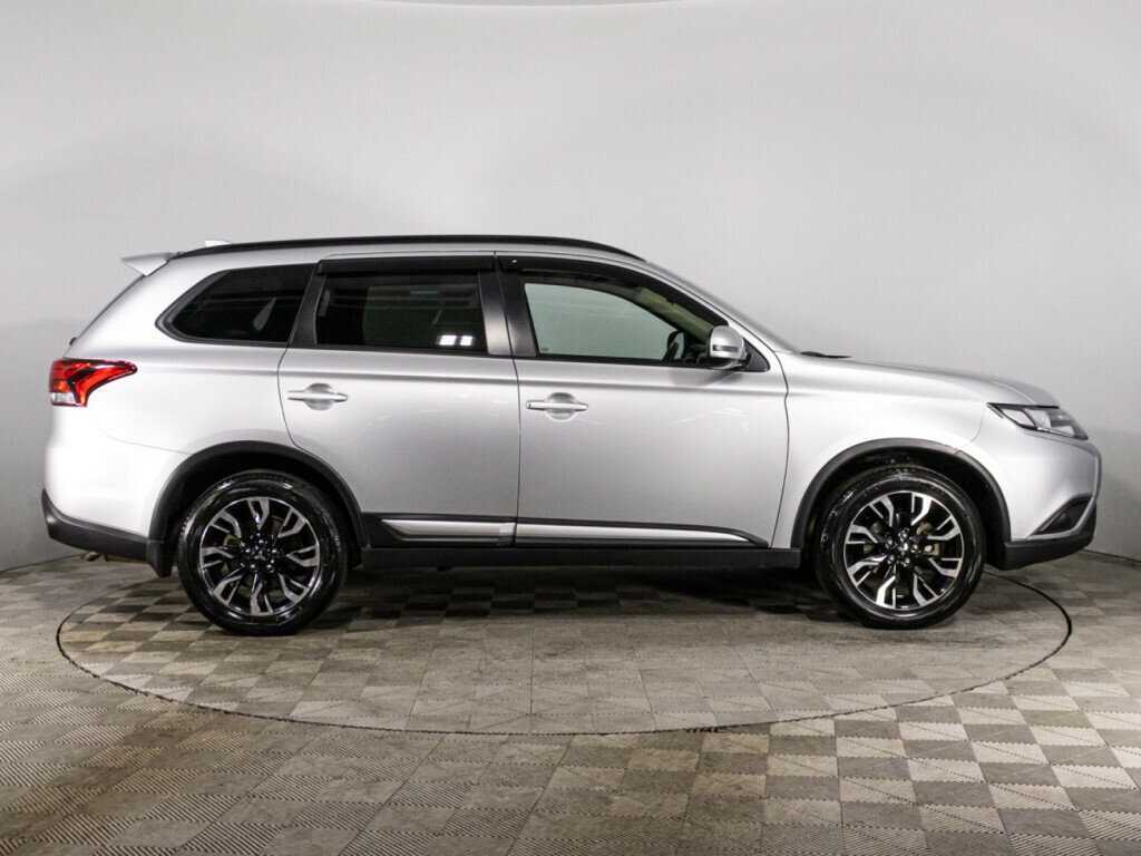 Mitsubishi Outlander 2021 года с пробегом. Фото: #3