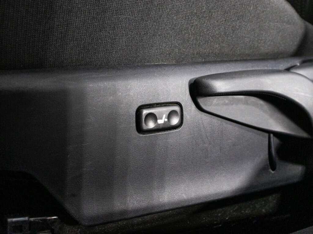 Б/У Тойота Аурис 2014 года. Фото: #17