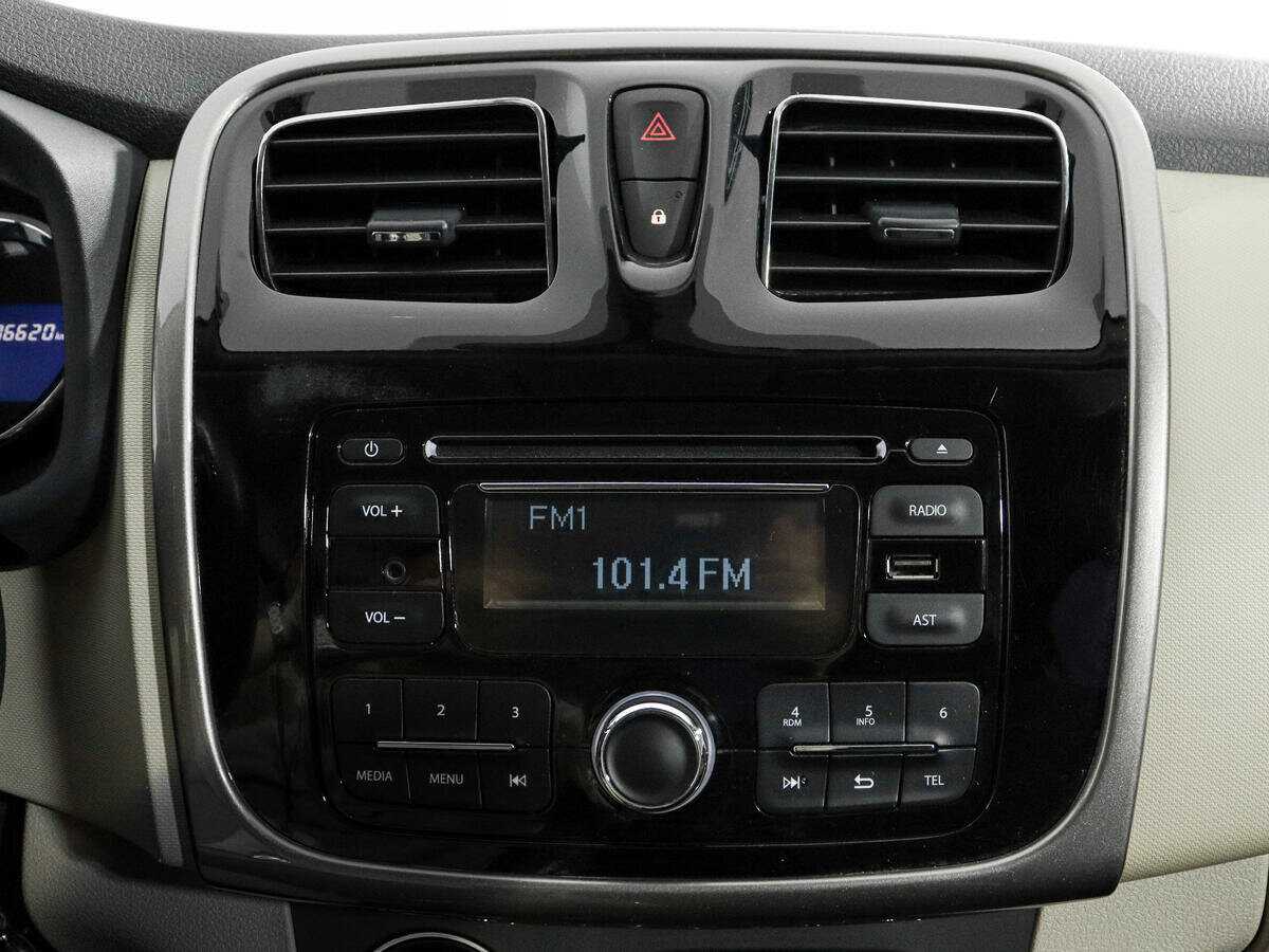 Б/У Рено Логан 2016 года. Фото: #12