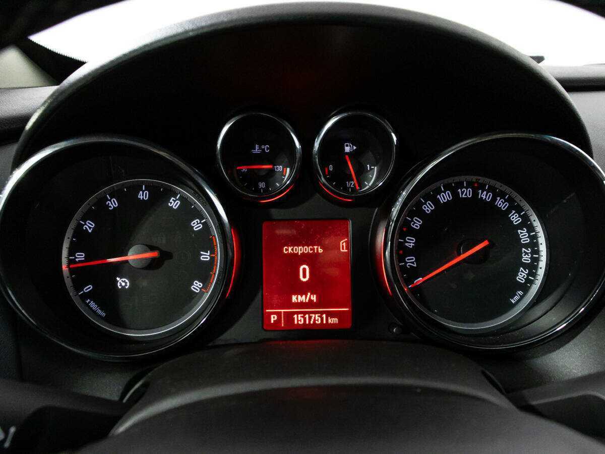 Б/У Опель Астра 2013 года. Фото: #11