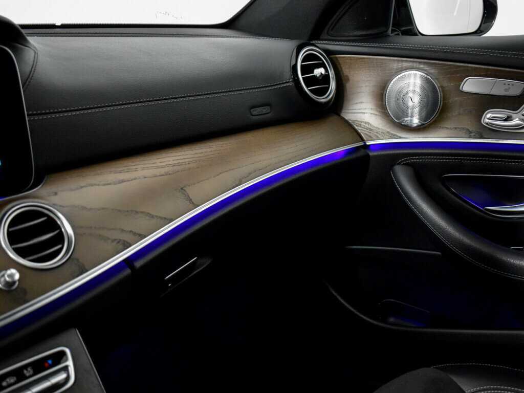 Mercedes-Benz E-Класс 2017 года с пробегом. Фото: #17