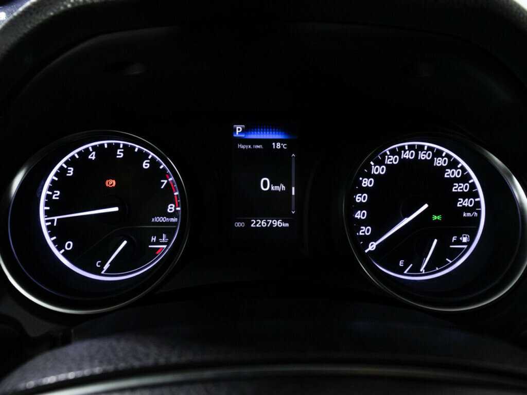 Б/У Тойота Камри 2018 года. Фото: #11