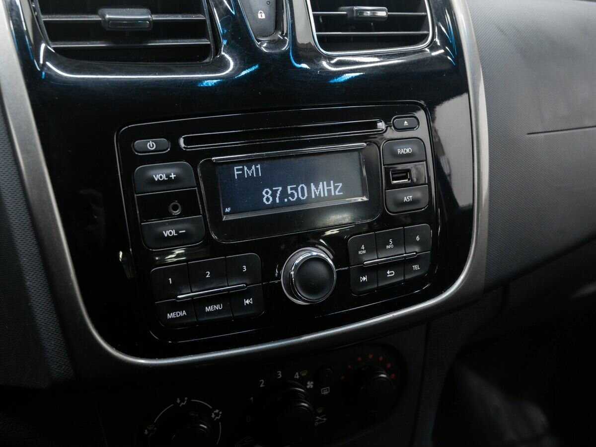 Б/У Рено Сандеро 2016 года. Фото: #15