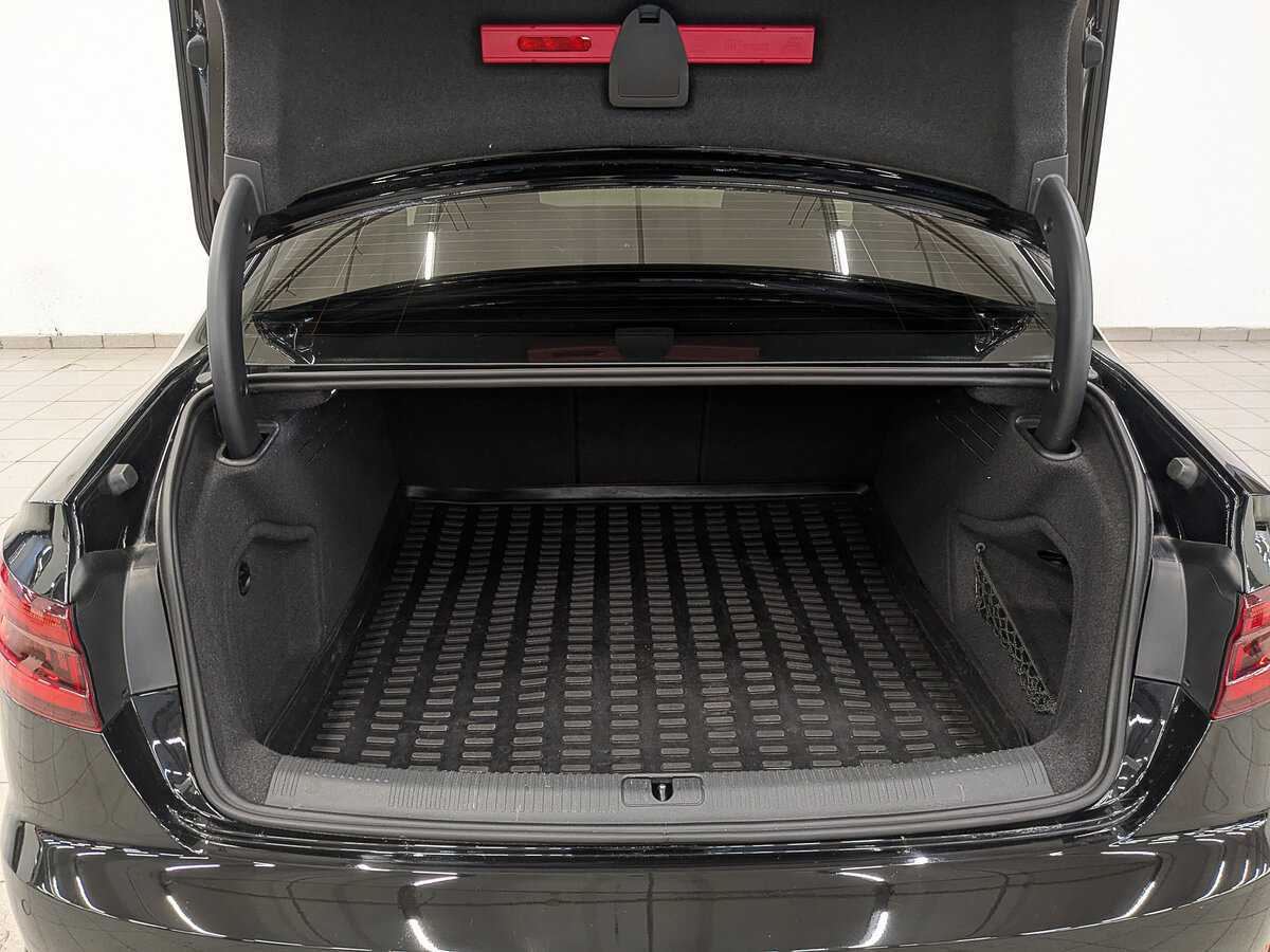 Audi A4 2018 года с пробегом. Фото: #9