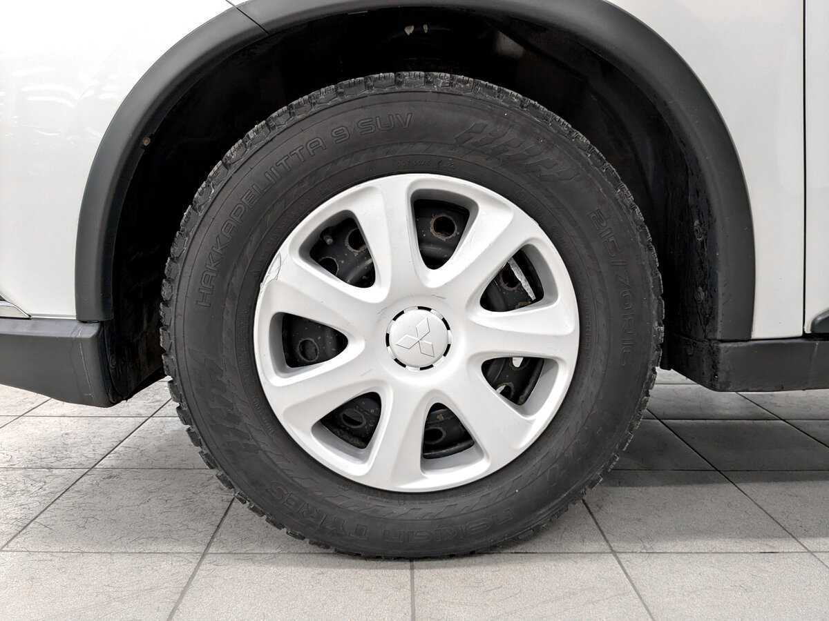 Б/У Митсубиши Оутлэндер 2015 года. Фото: #17