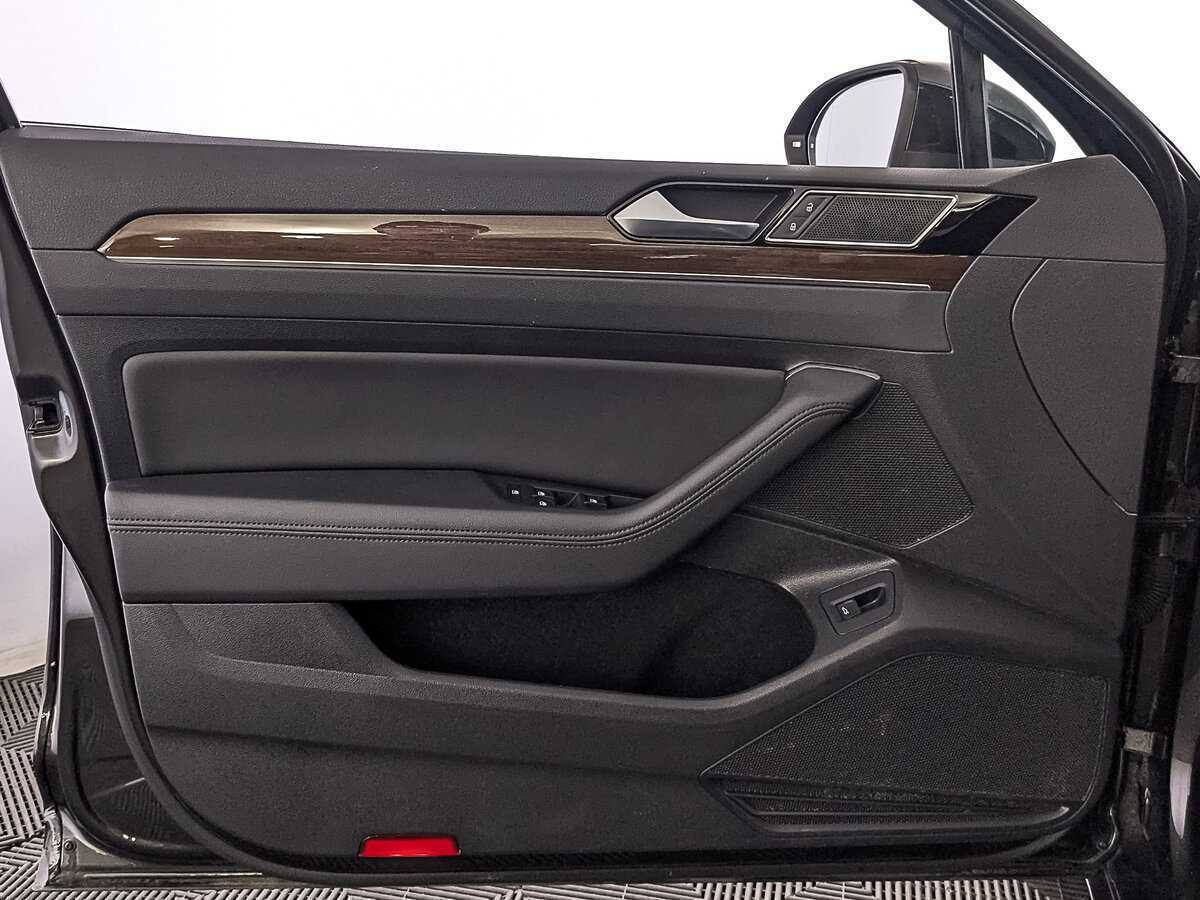 Volkswagen Passat 2019 года с пробегом. Фото: #18