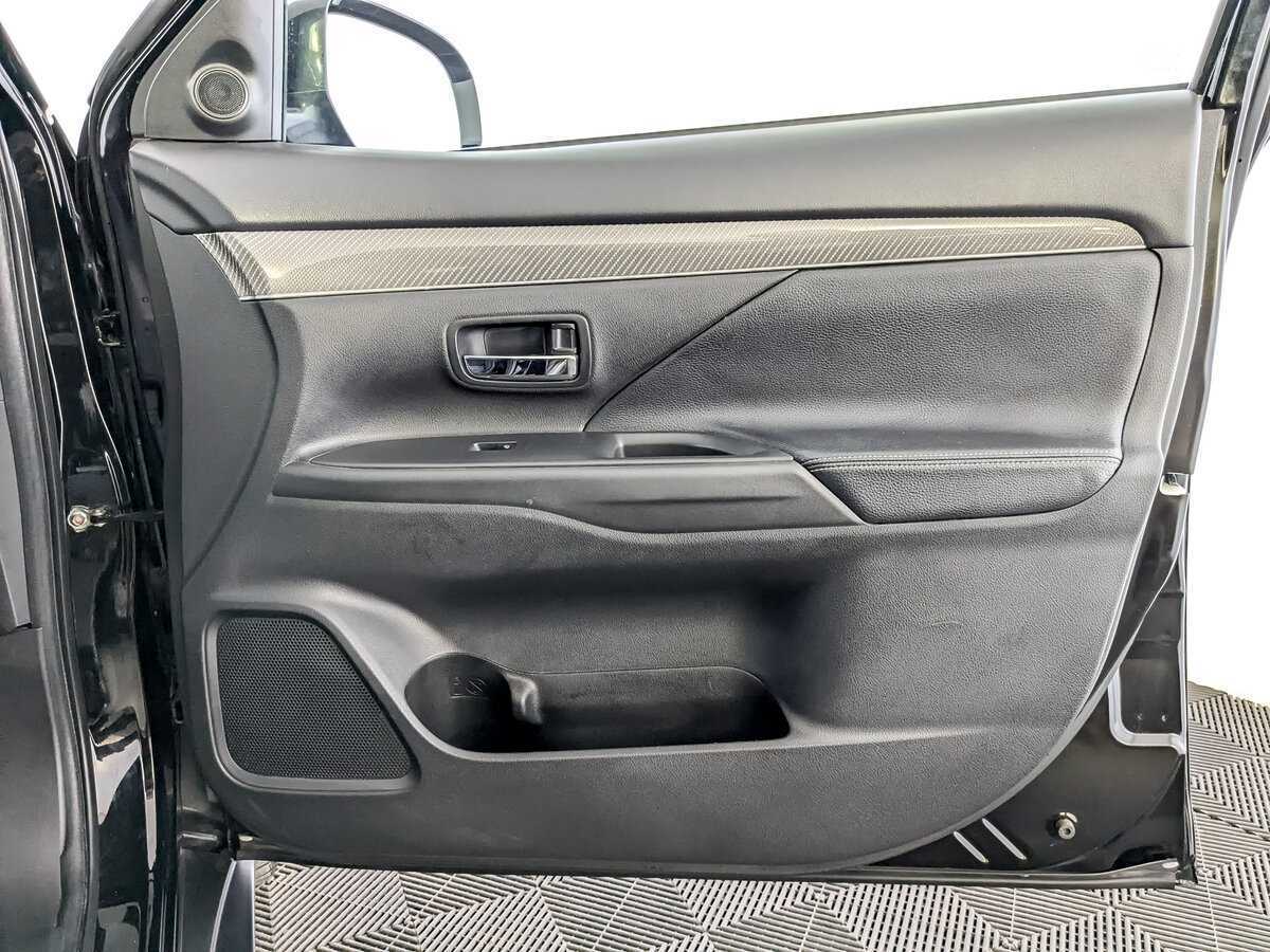 Mitsubishi Outlander 2021 года с пробегом. Фото: #23