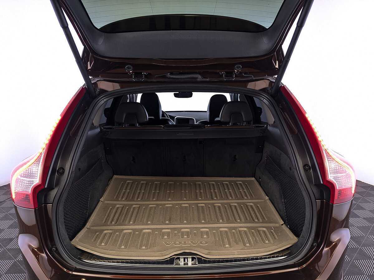 Б/У Вольво ИксЦ60 2014 года. Фото: #9