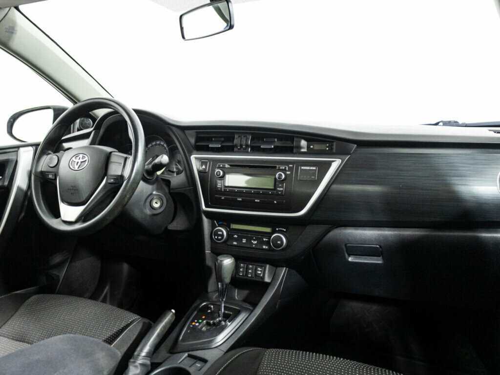 Б/У Тойота Аурис 2013 года. Фото: #8