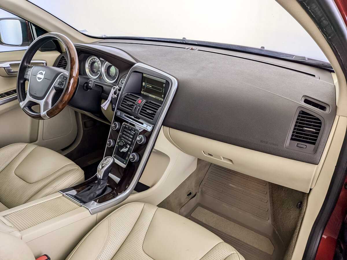 Б/У Вольво ИксЦ60 2013 года. Фото: #10