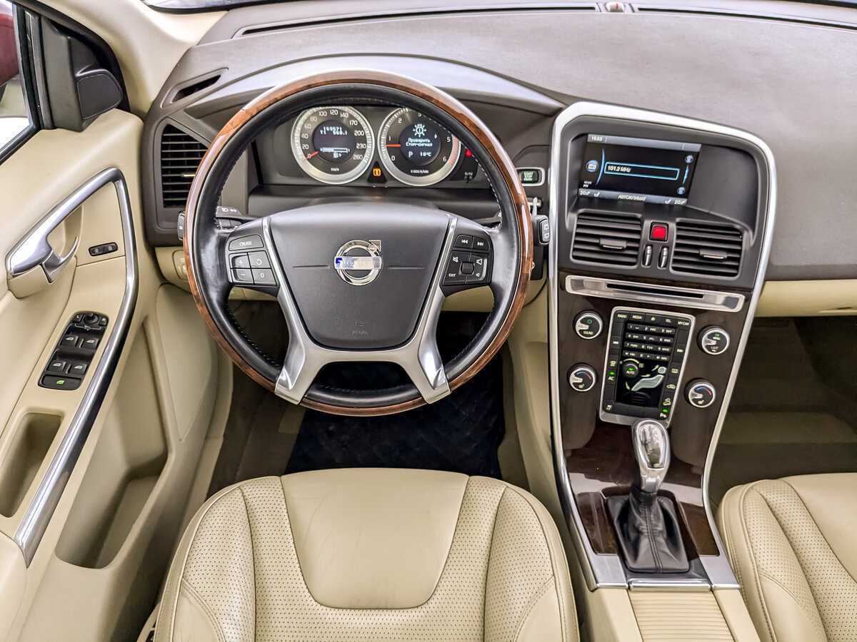 Б/У Вольво ИксЦ60 2013 года. Фото: #25