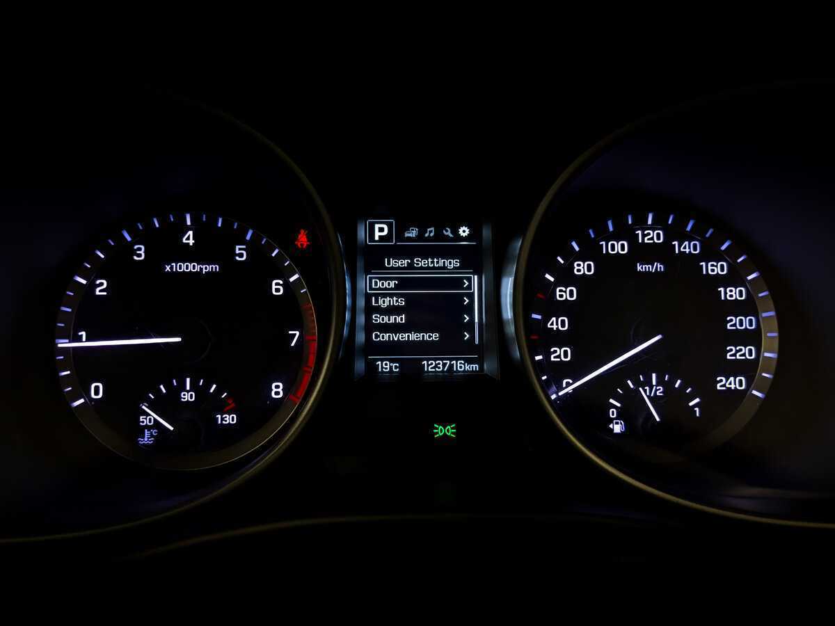 Б/У Хендай Санта Фе 2015 года. Фото: #12