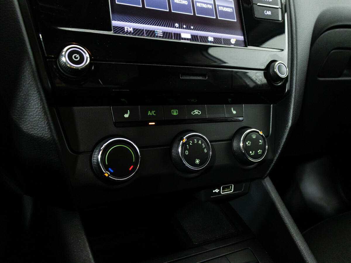 Б/У Шкода Октавия 2018 года. Фото: #14