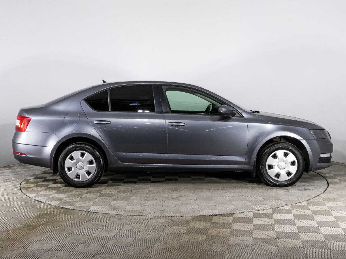 Б/У Шкода Октавия 2018 года. Фото: #3