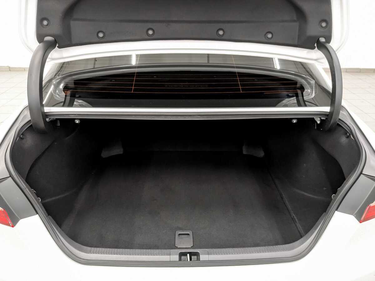 Toyota Camry 2019 года с пробегом. Фото: #9