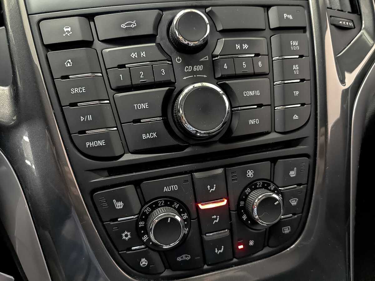 Б/У Опель Астра 2014 года. Фото: #23