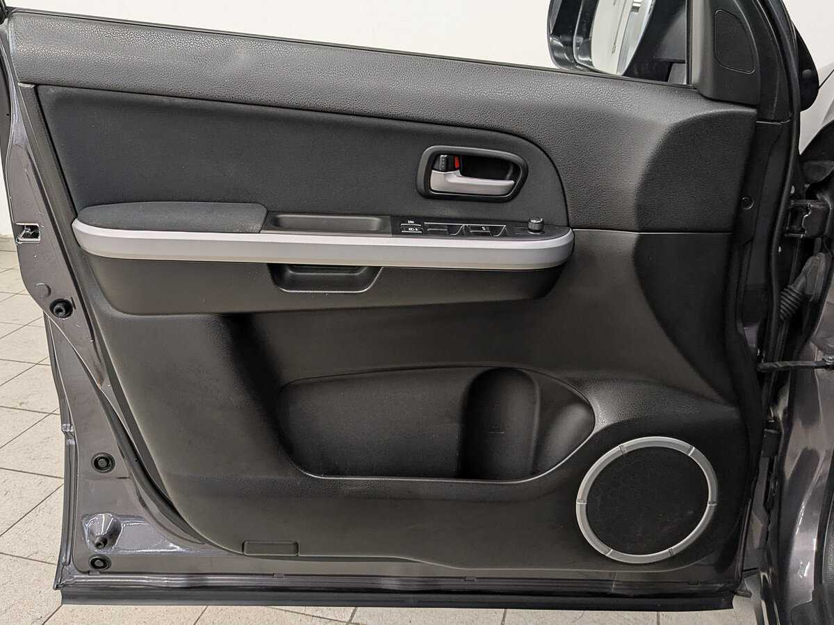 Б/У Сузуки Гранд Витара 2013 года. Фото: #18