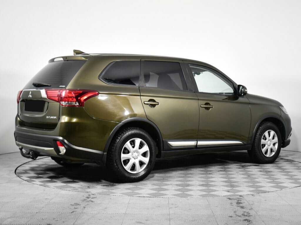 Б/У Митсубиши Оутлэндер 2017 года. Фото: #4