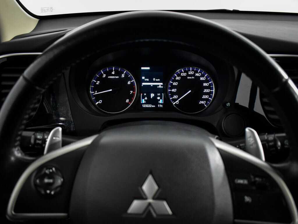 Б/У Митсубиши Оутлэндер 2014 года. Фото: #18