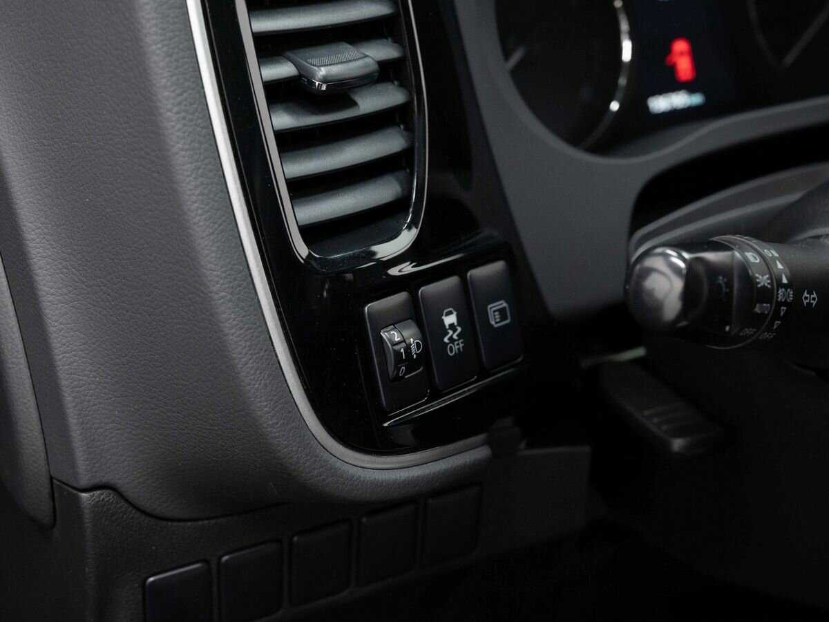 Б/У Митсубиши Оутлэндер 2014 года. Фото: #16