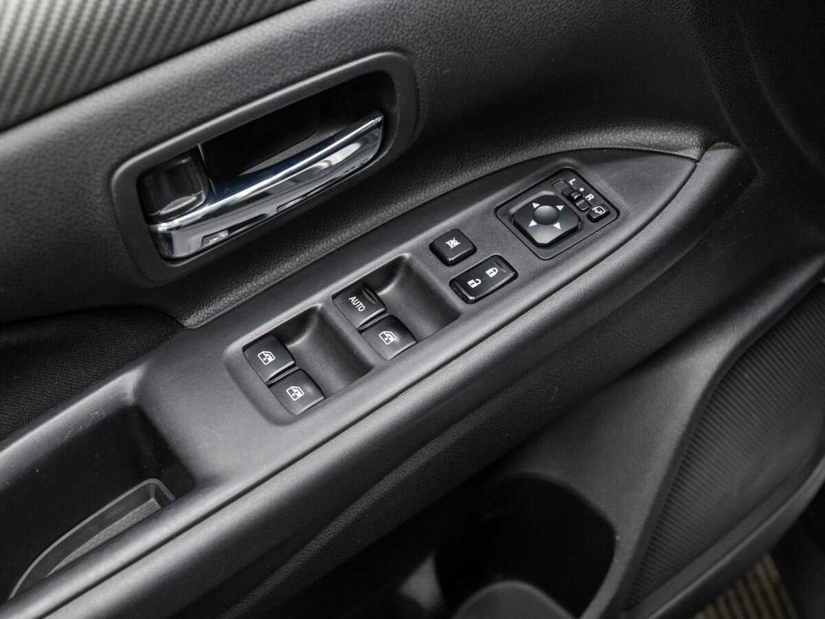 Б/У Митсубиши Оутлэндер 2018 года. Фото: #14