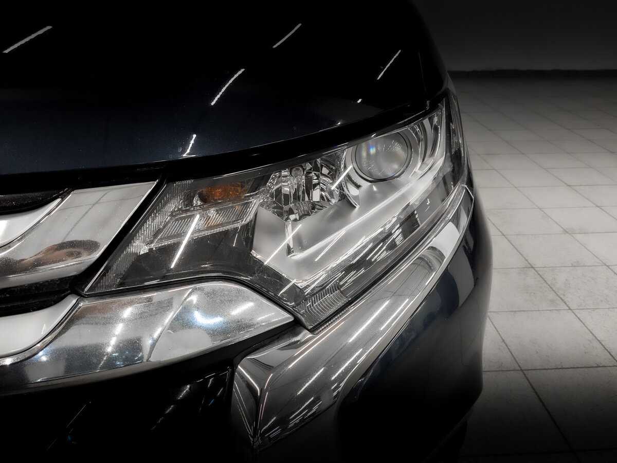 Б/У Митсубиши Оутлэндер 2017 года. Фото: #16