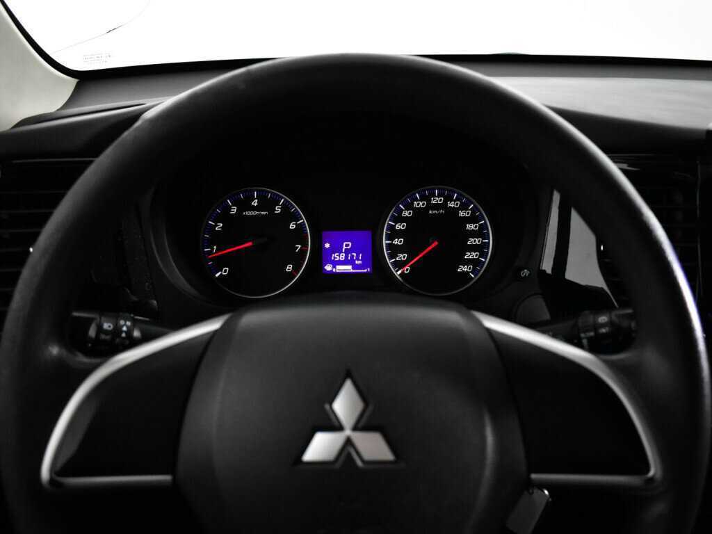 Б/У Митсубиши Оутлэндер 2014 года. Фото: #10