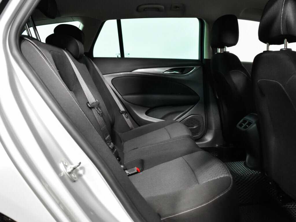 Б/У Опель Инсигния 2018 года. Фото: #9