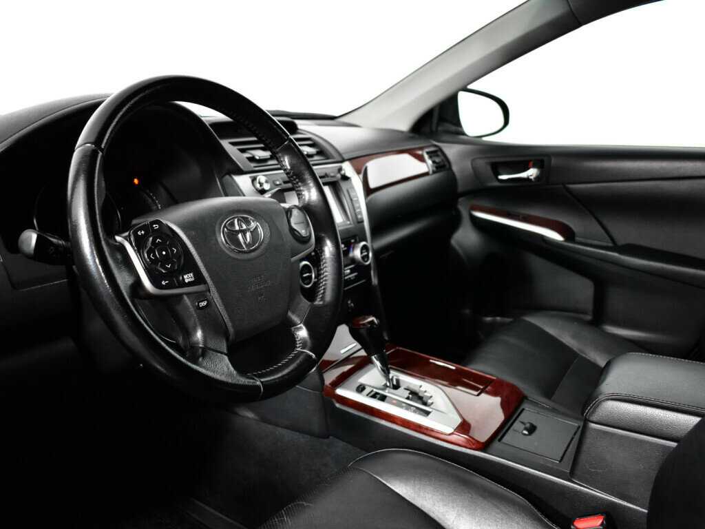 Б/У Тойота Камри 2014 года. Фото: #12