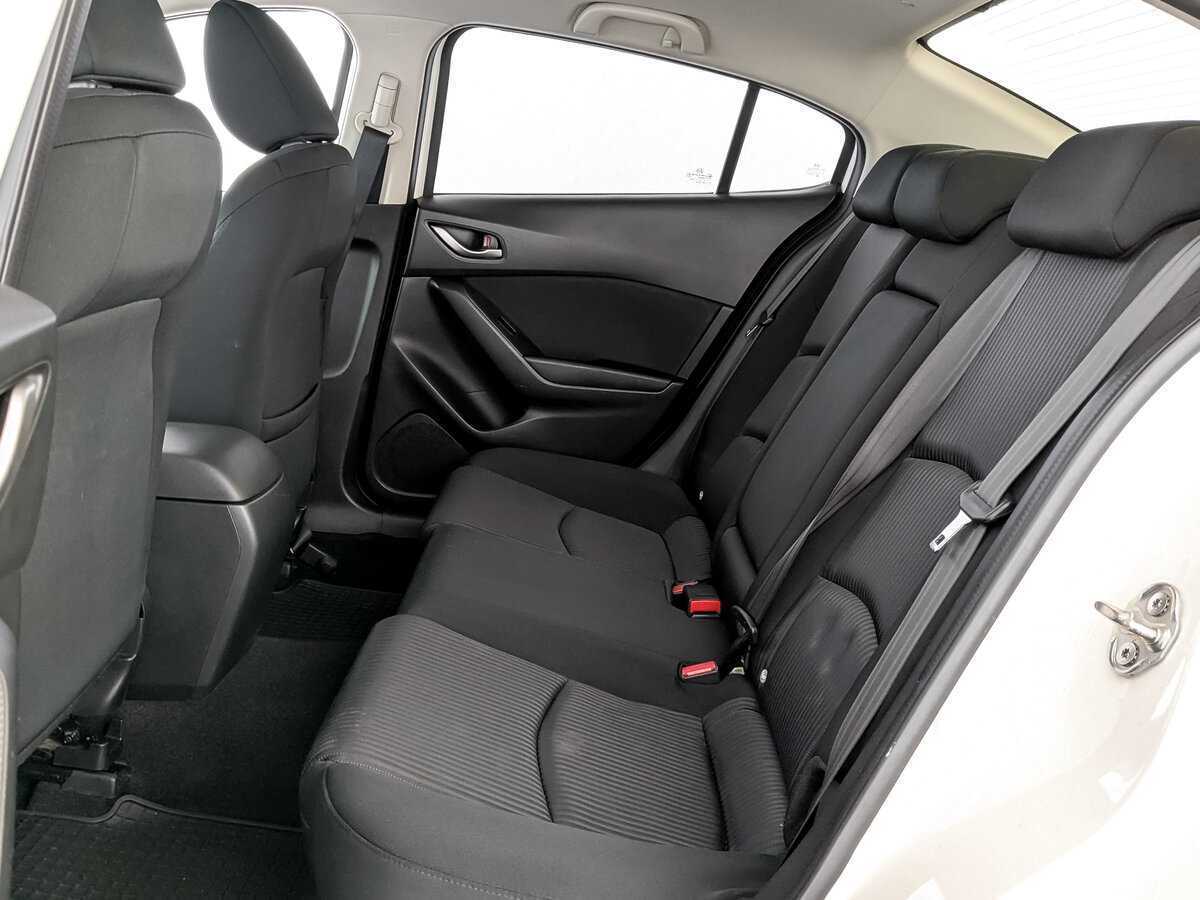 Б/У Мазда 3 2015 года. Фото: #11