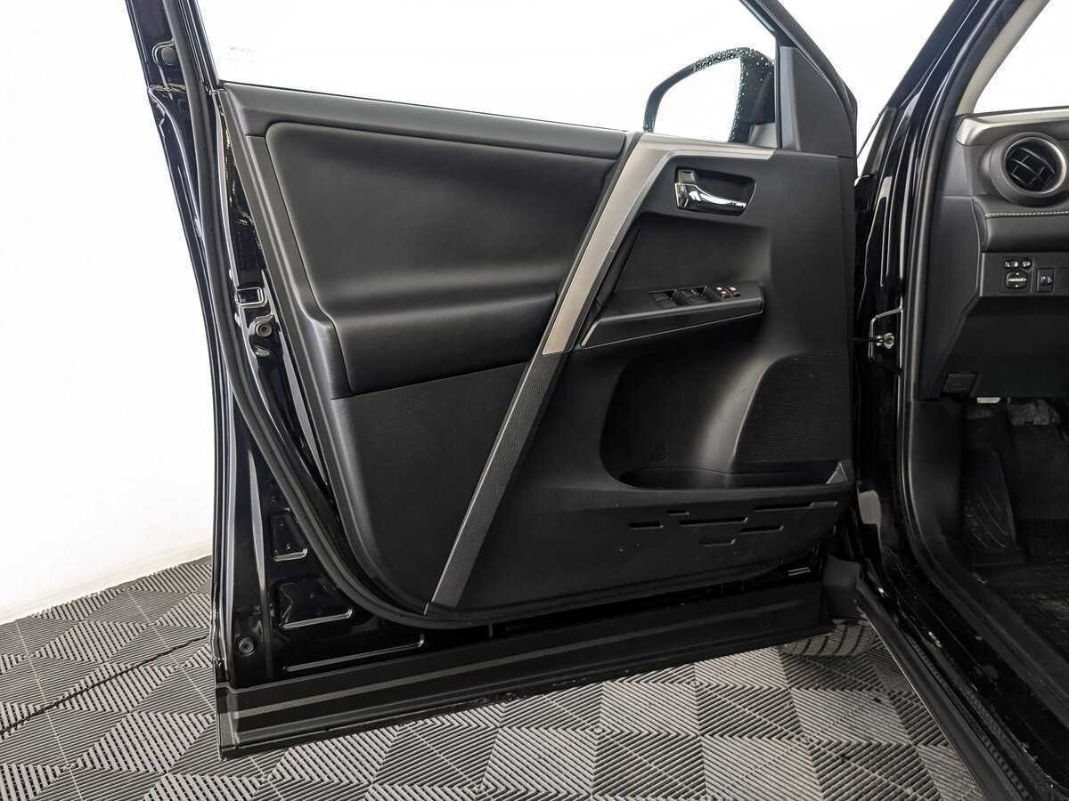 Toyota RAV4 2017 года с пробегом. Фото: #17