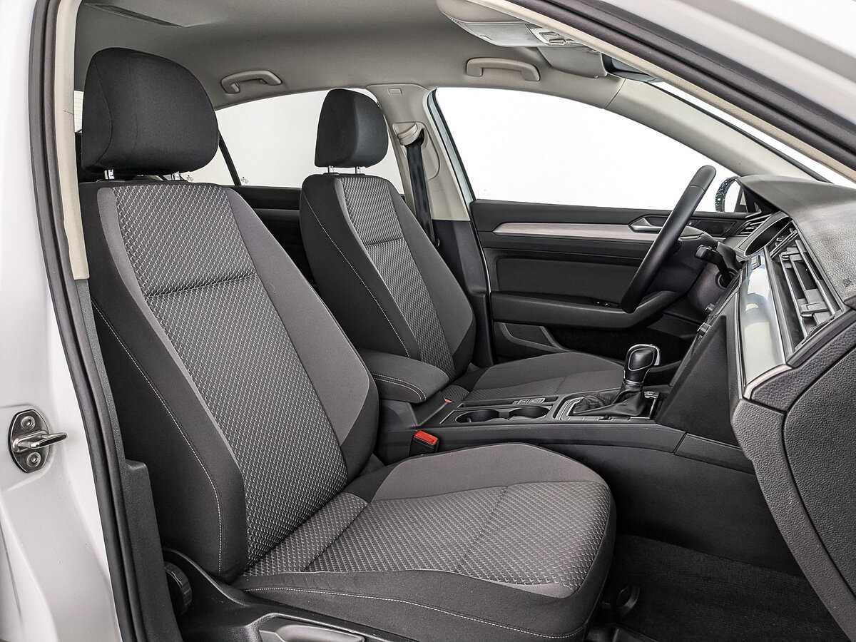 Б/У Фольксваген Пассат 2017 года. Фото: #23