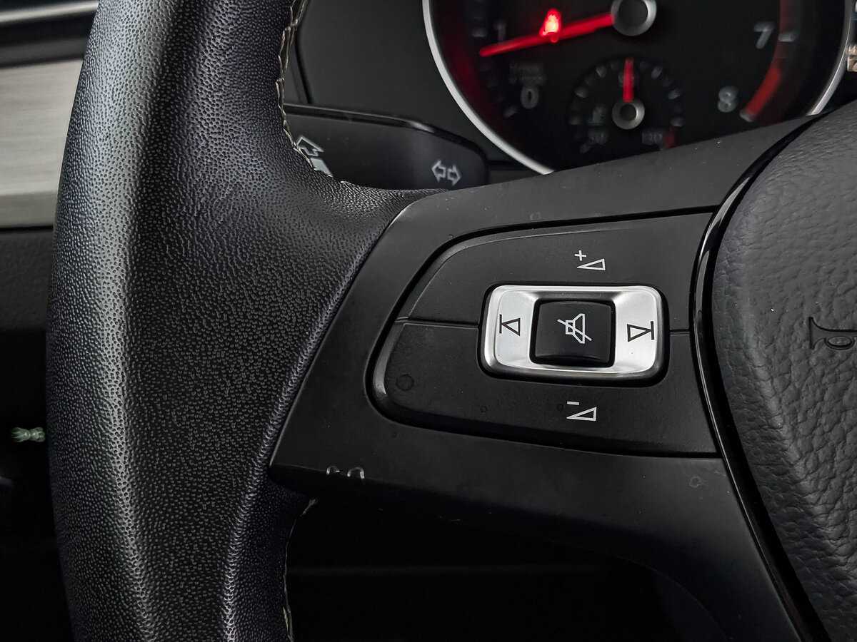 Б/У Фольксваген Пассат 2017 года. Фото: #26