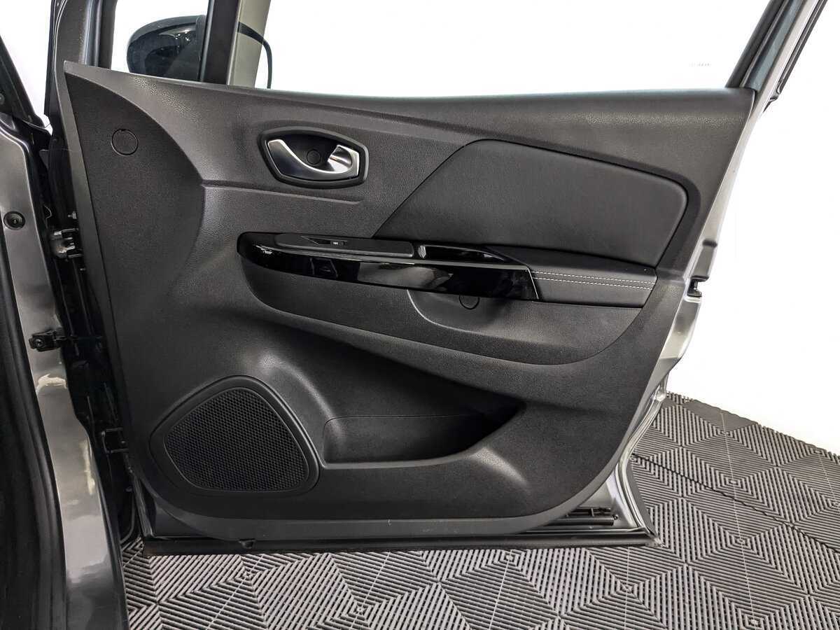 Б/У Рено Каптюр 2021 года. Фото: #20