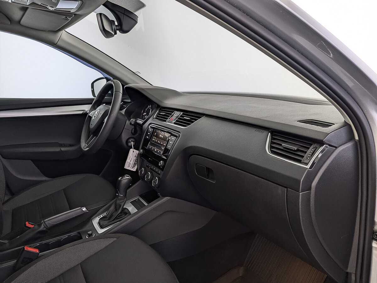 Б/У Шкода Октавия 2018 года. Фото: #12