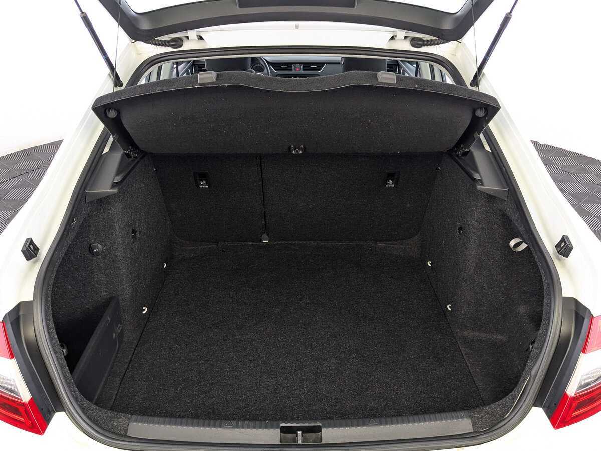 Б/У Шкода Октавия 2019 года. Фото: #9