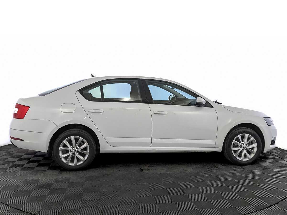 Б/У Шкода Октавия 2017 года. Фото: #3