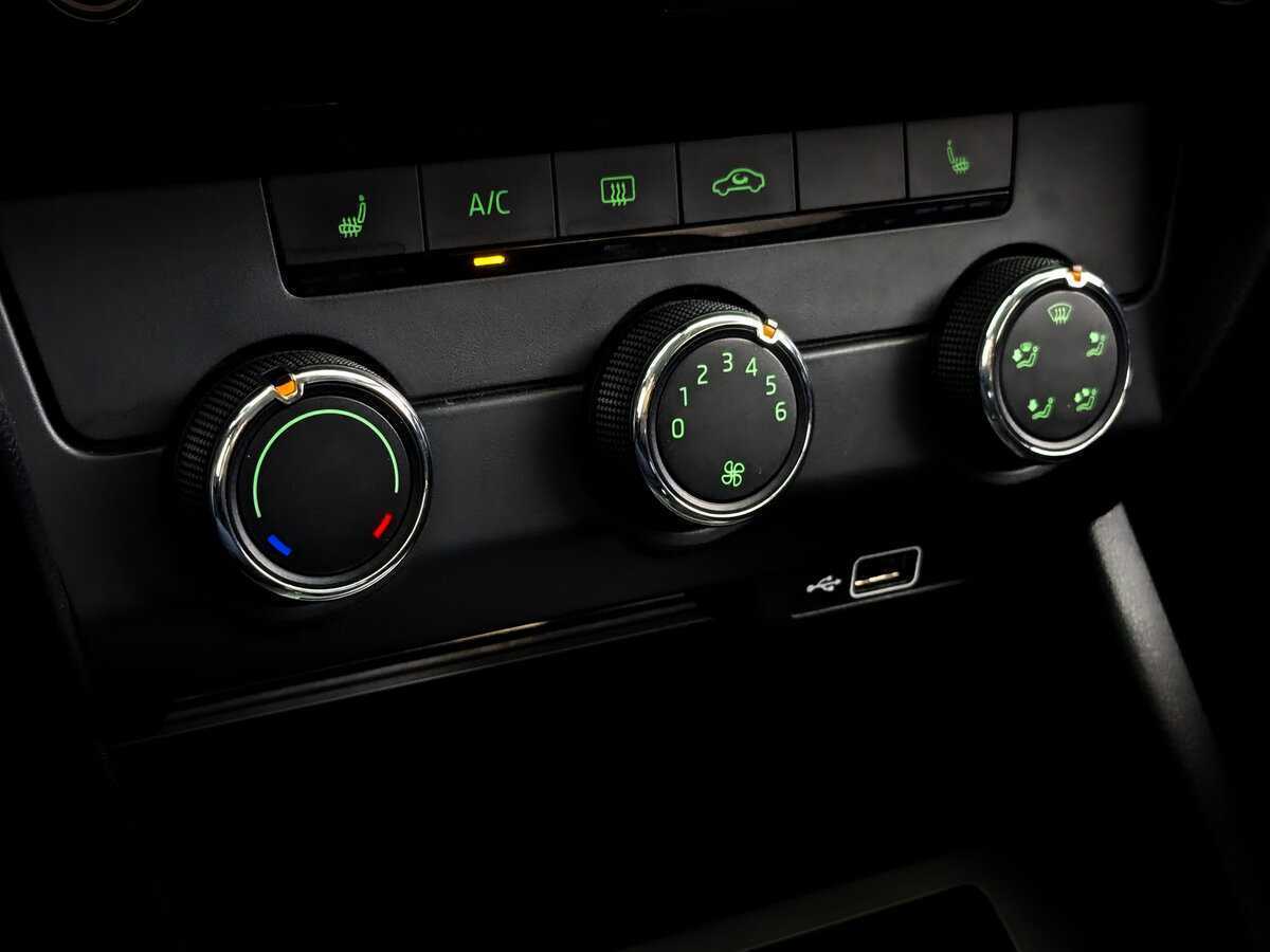 Б/У Шкода Октавия 2018 года. Фото: #24