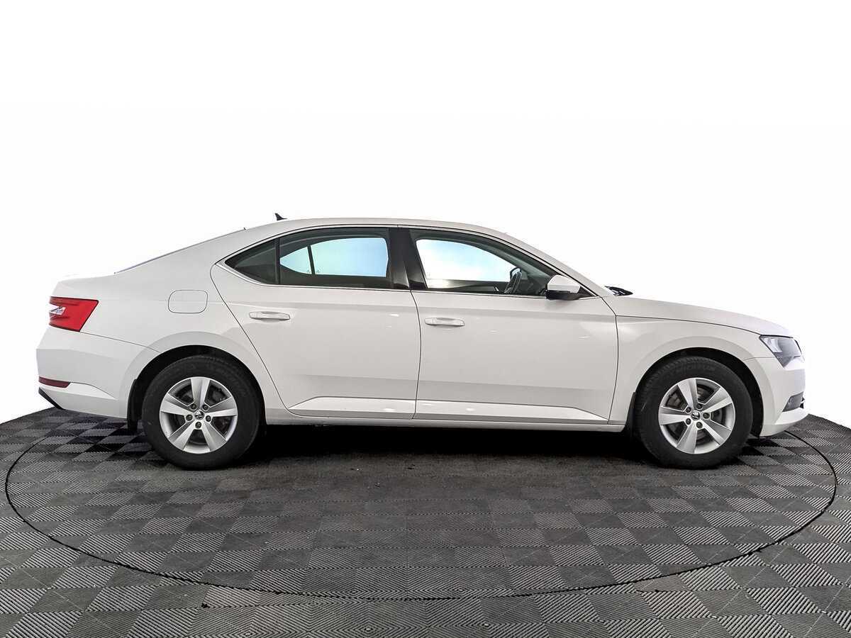 Skoda Superb 2018 года с пробегом. Фото: #3