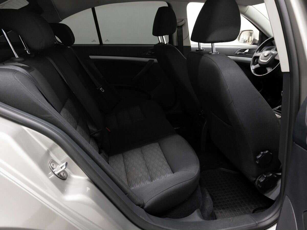 Б/У Шкода Октавия 2012 года. Фото: #10