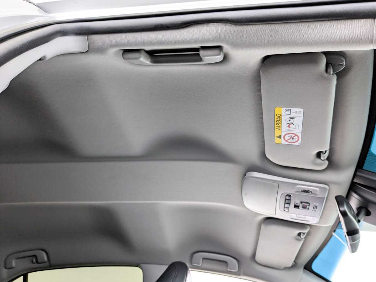 Toyota Camry 2019 года с пробегом. Фото: #19