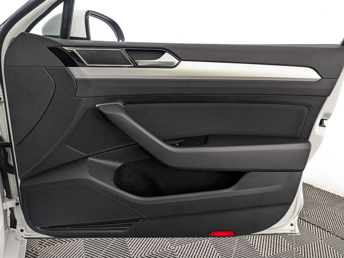 Volkswagen Passat 2019 года с пробегом. Фото: #24