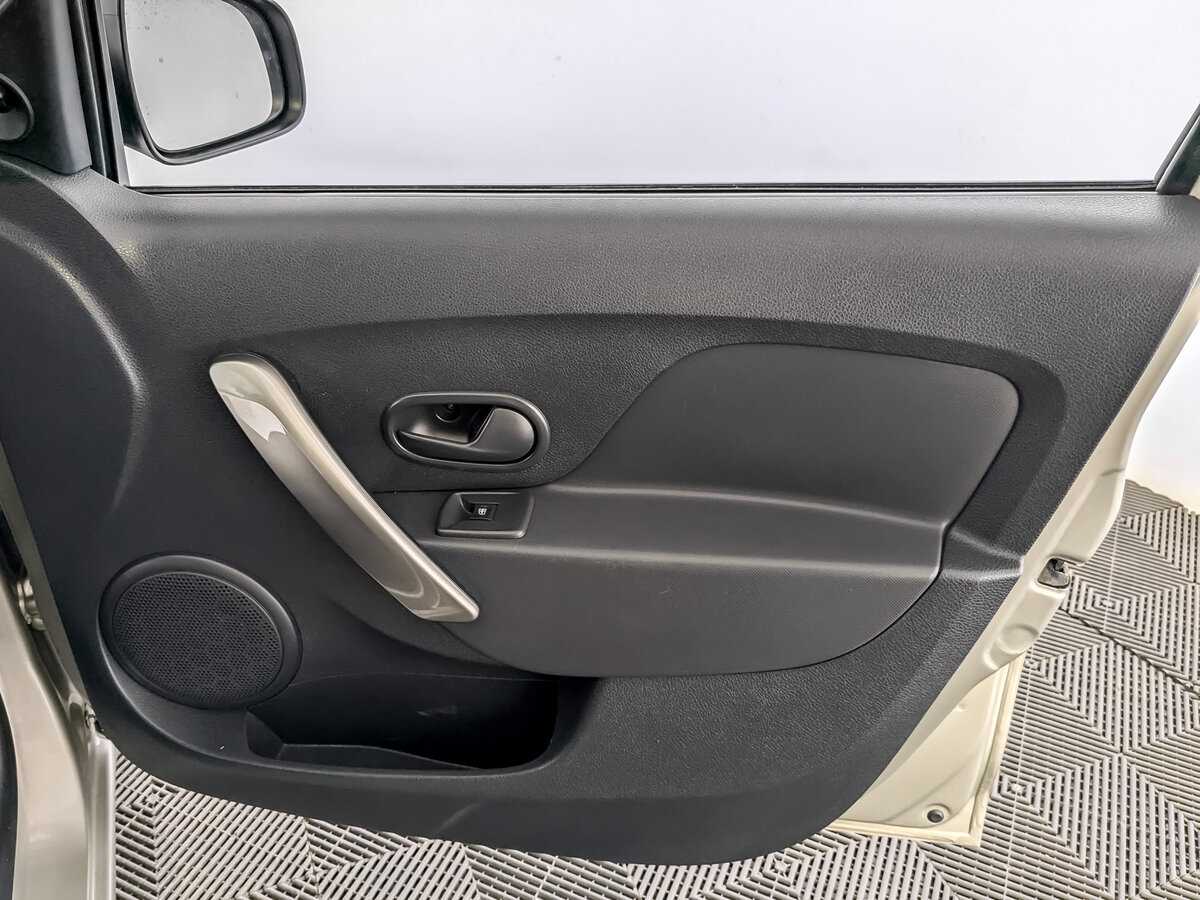 Б/У Рено Сандеро 2018 года. Фото: #23