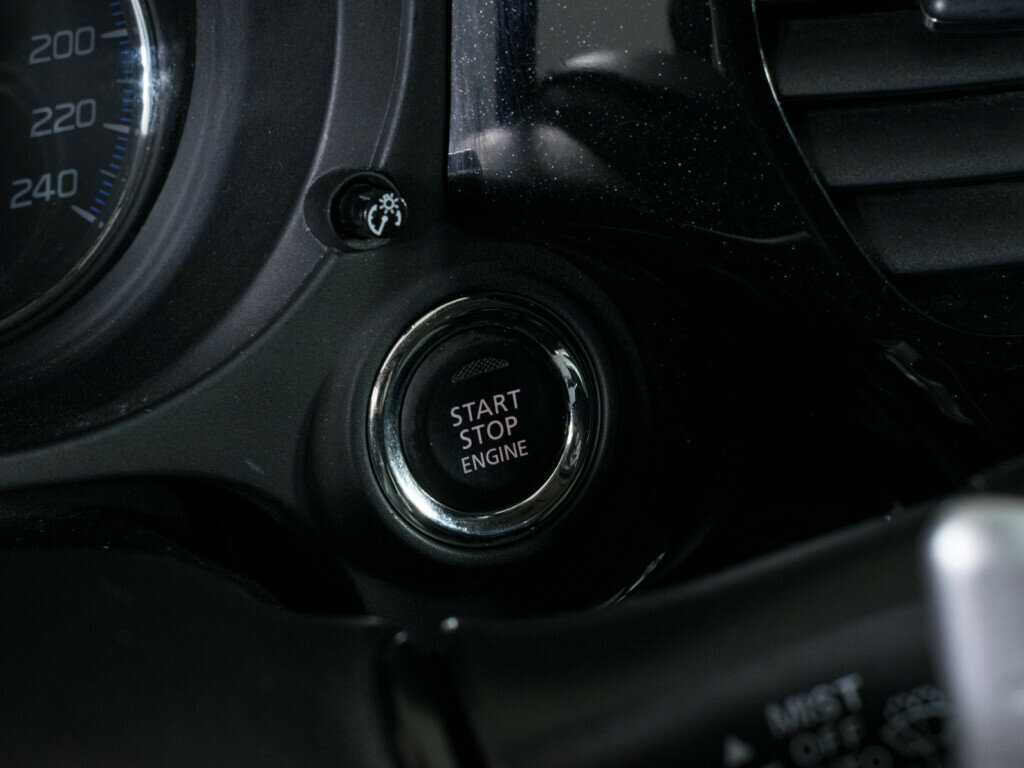 Б/У Митсубиши Оутлэндер 2015 года. Фото: #12