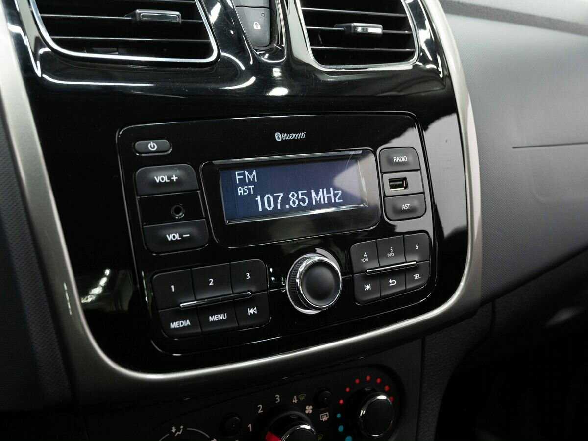 Б/У Рено Логан 2018 года. Фото: #18