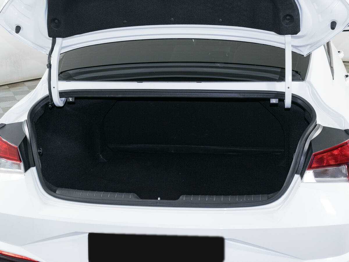 Hyundai Elantra 2021 года с пробегом. Фото: #5