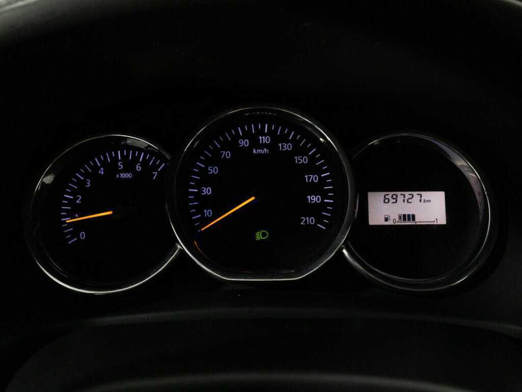 Б/У Рено Сандеро 2016 года. Фото: #11