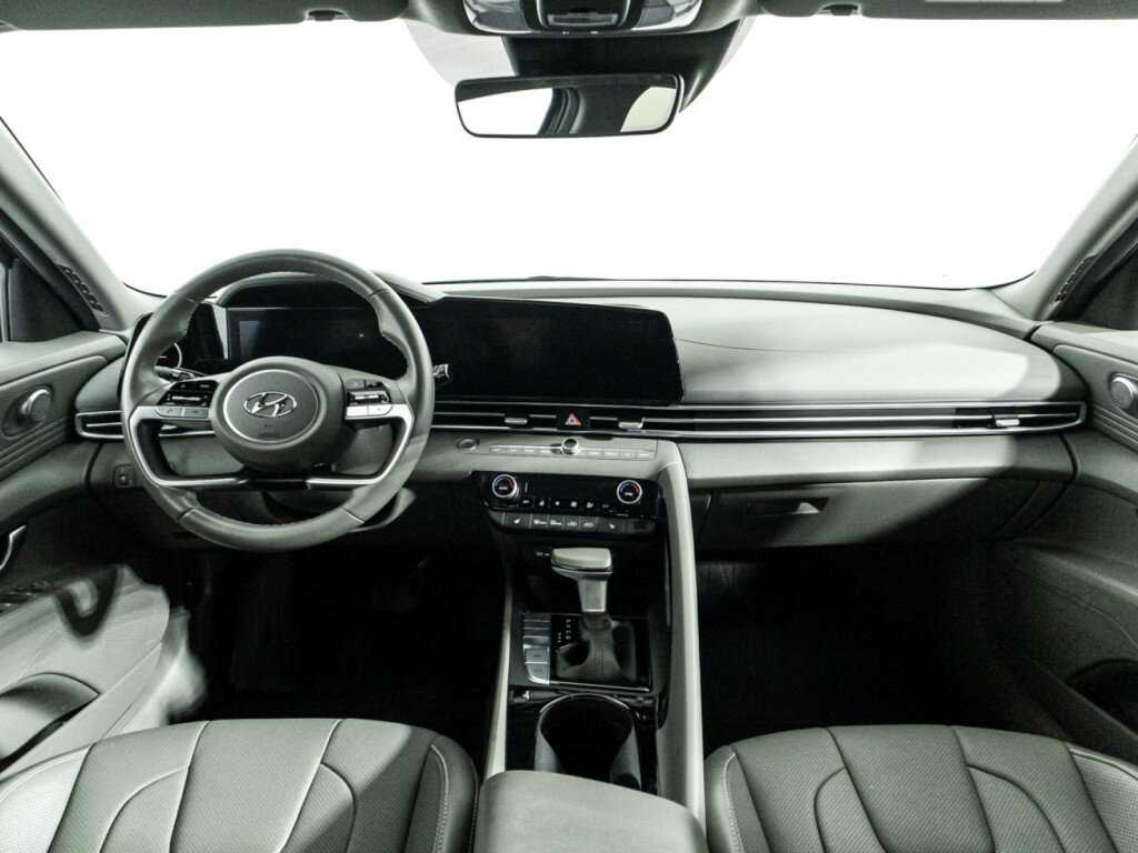 Hyundai Elantra 2021 года с пробегом. Фото: #12