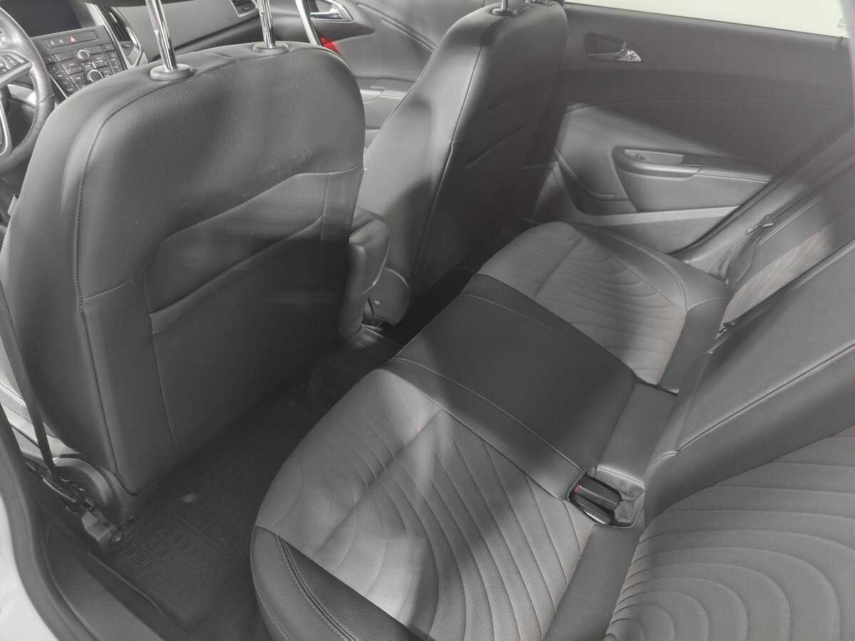 Б/У Опель Астра 2014 года. Фото: #13